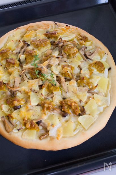 スパイシーツナとポテトのクリームピザ