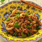 レンジで簡単！豚こまとピーマンの甘辛ごま味噌蒸し