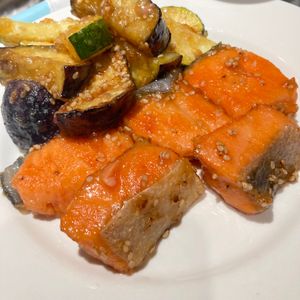 すみれの作ってみた!投稿(【鮭と夏野菜のサクじゅわ照り焼き】ごはんがすすむ絶品レシピ)