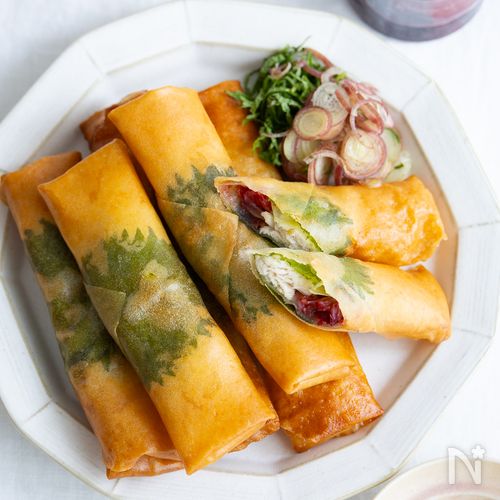 梅の酸味がアクセント♩ささみと香味野菜の春巻き