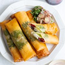 梅の酸味がアクセント♩ささみと香味野菜の春巻き