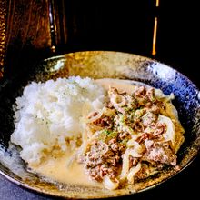 【美味くなりたい人へ】深い酸味を楽しむ白いビーフストロガノフ