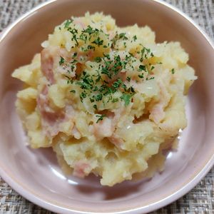 よっこの作ってみた!投稿(激うま！あの人気パイをサラダに♡︎ベーコンポテトパイ風サラダ)