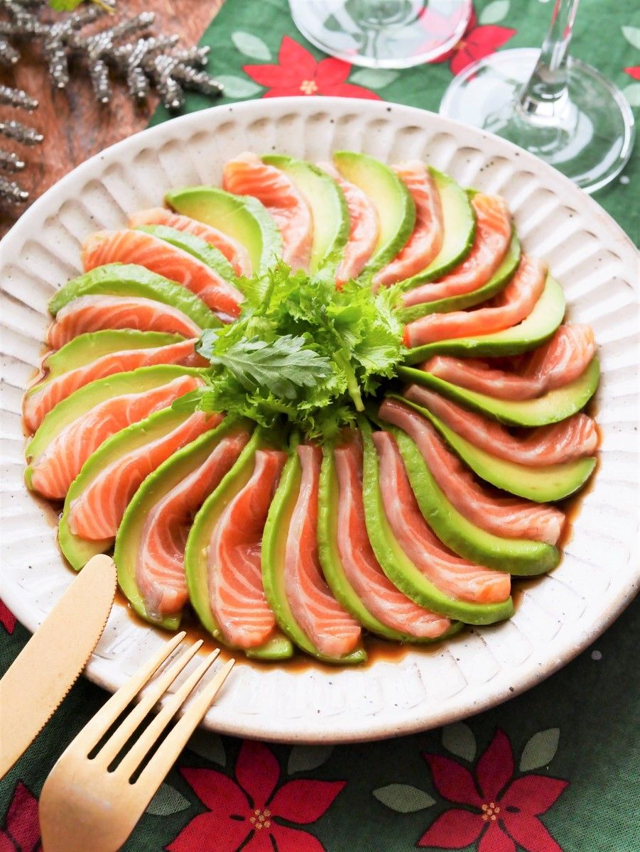 簡単おつまみ【サーモンとアボカドの和風カルパッチョ】 | レシピ