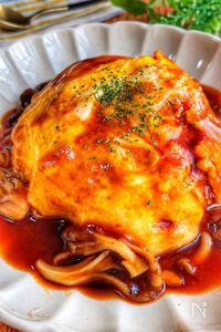 簡単♪【デミ風きのこソースのオムライス】身近な調味料で◎