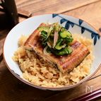 熱々ごはんに酢の物「さっぱりうざく釜飯」