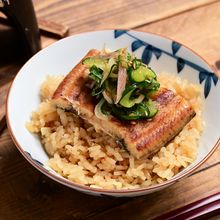 熱々ごはんに酢の物「さっぱりうざく釜飯」