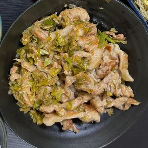 YUKIの作ってみた!投稿(【豚肉のさっぱりネギだれ炒め】食材2つ！10分おかず♪)