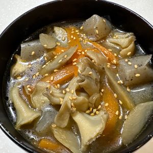 楽ラク手抜キッチン🐶🐾の作ってみた!投稿(【こんにゃくと根菜のお味噌汁】腸活お味噌汁)