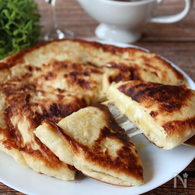フライパンでカリッともっちり!チーズナン