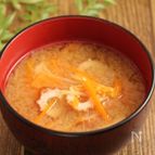 生姜と人参のお味噌汁　千切り生姜でぽかぽか！