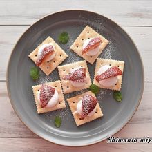 レンジで３０秒！いちごのマシュマロクラッカー