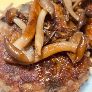 yuu17の作ってみた!投稿(【きのこの和風おろしハンバーグ】ワンパン♪一緒に蒸し焼きで♡)