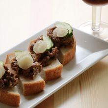 パンでおつまみ☆牛肉とらっきょうのタルティーヌ