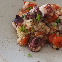 タコと焼きトマトのアラビアータ風リゾット。