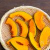 鶏とかぼちゃのしょうが香る照りごま炒めの工程1