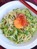 ピリ辛もやしと豆苗のユッケ風