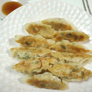 M＊Pの作ってみた!投稿(パリッと旨！！『ネギニラ餃子』味見の手が止まらない♡即完食)