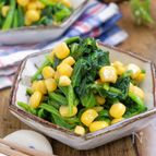 【ほうれん草とコーンの鶏がら和え】パパッと作れる簡単副菜
