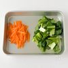 子どもがバクバク食べる◎【小松菜とツナのみそマヨごまあえ】の工程1
