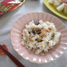 焼き鳥の缶詰と甘栗でつくるおこわ
