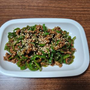 とももの作ってみた!投稿(【ピーマンの甘辛そぼろ】ご飯のお供に！)