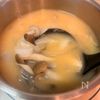 自然な甘みがたまらない♡新玉としめじの味噌汁の工程3