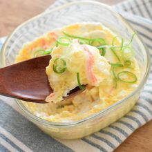 レンジで簡単♪卵とカニカマのふんわり茶碗蒸し