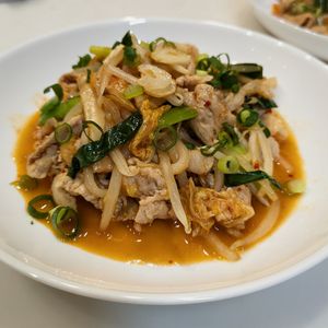るるる♪の作ってみた!投稿(シャキシャキもやしとにらの《豚キムチ炒め》)
