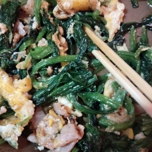 和音の作ってみた!投稿(【ほうれん草と卵とベーコンのマヨ炒め】彩りおかず♡お弁当にも)