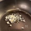 【ワンパンツナペペロン】フライパンひとつでガッツリの工程1