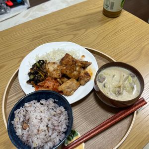 お腹空いたねこの作ってみた!投稿(ご飯が進むがっつりおかず♡『鶏むね肉の甘辛にんにく照り焼き』)