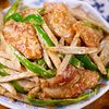 行列の定食屋さんの🍚豚バラごぼうピーマンのごまだれ炒め🤩
