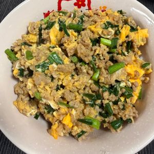 ゆっこの作ってみた!投稿(10分で完成！【ニラ玉そぼろ丼】)