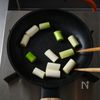 【ねぎたっぷり☆やみつき豚バラ肉豆腐】フライパンごと熱々で！の工程1