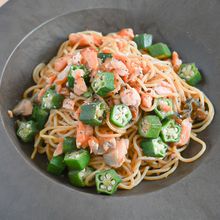パパっと完成！塩鮭とオクラのバタポンパスタ