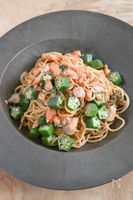 パパっと完成!塩鮭とオクラのバタポンパスタ