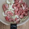 ガツンと旨い◎【豚肉と玉ねぎの味噌マヨ炒め】簡単おかず♪の工程1