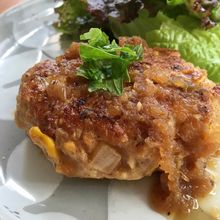 新玉ねぎとコーンのチキンハンバーグ さっぱり玉ねぎソース