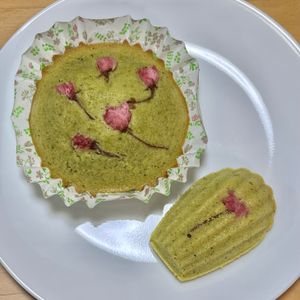 キャピタンの作ってみた!投稿(春色♡桜スイーツ♡桜&抹茶マドレーヌ♡)