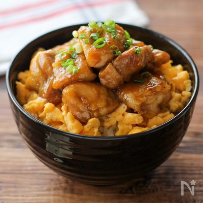 【子どもも喜ぶ♡照りたまチキン丼】ランチにもおすすめ!