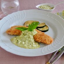 鮭フライ・バジル風味のタルタルソース添え