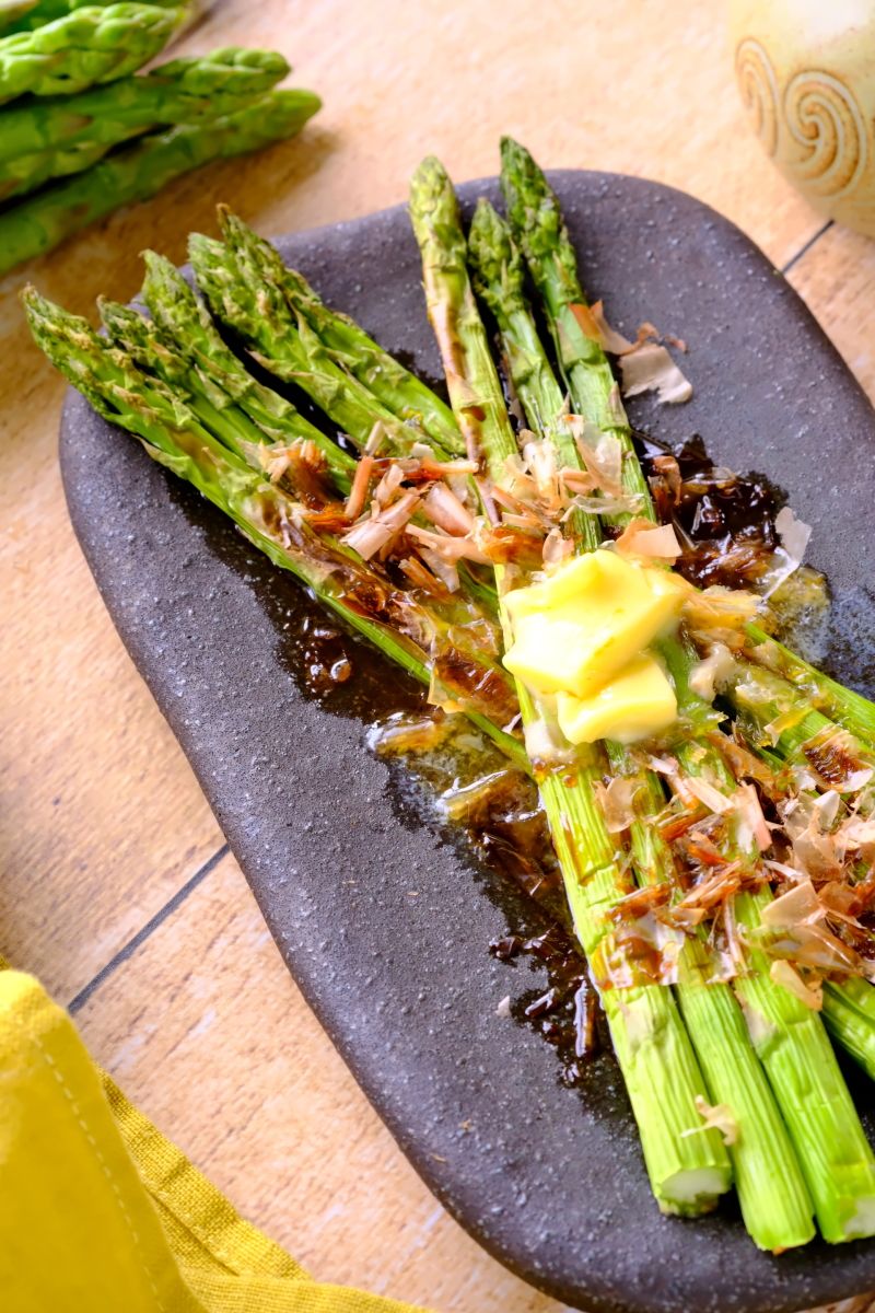 包丁不要 丸ごと焼きアスパラのバターおかか醤油 レシピサイトnadia