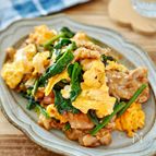 子どもが大好きな味付け！【豚玉ほうれん草のケチャップ炒め】