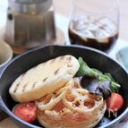 スキレットで焼く　れんこんとベーコンチーズサンド