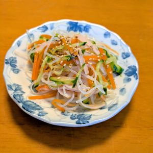 ゆきまる🐬🫧の作ってみた!投稿(味がしみしみ♡中華風春雨サラダ【#水戻し不要 #レンジ】)