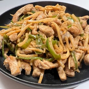 しーちゃんの作ってみた!投稿(【豚ロースの青椒肉絲】ご飯との相性抜群！野菜たっぷり♬)