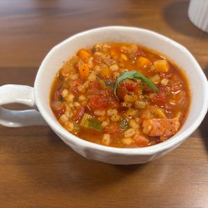 こむぎの作ってみた!投稿(1杯でととのう♡もち麦とえのきの腸活ミネストローネ)