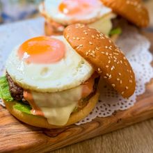 秋に食べたい♩【とろ〜り月見バーガー】