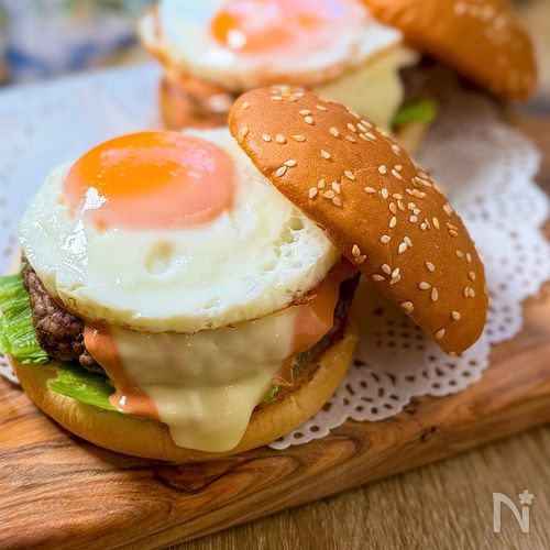 秋に食べたい♩【とろ〜り月見バーガー】